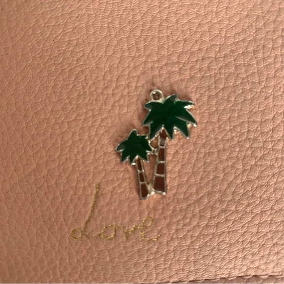 π΄ Retro-Style Pink Wallet with Palm Tree - Keep Your Essentials in Style! π΄ - Picture 3 of 10